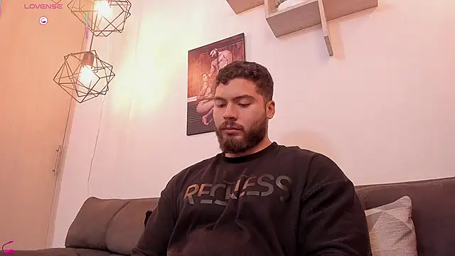 SebastianVilla  online show from September 15, 2025, 11:05 pm