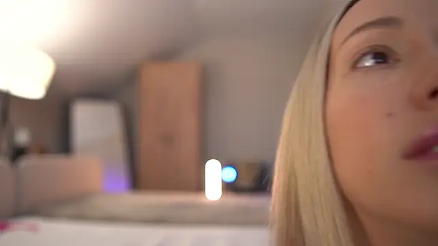 VikkiLustfull online show from February 5, 2026, 12:12 pm