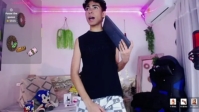 huge armound online show from April 7, 2026, 4:25 am