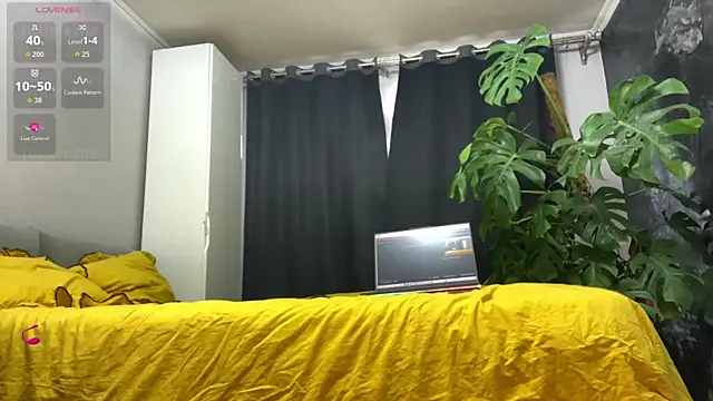 Snapshot of Marina- chatting on February 17, 2026, 8:33 am Marina- online show from February 17, 2026, 8:33 am