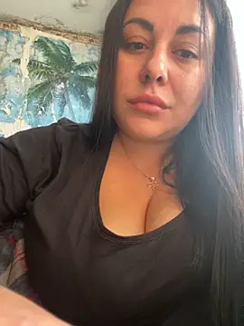 DaisyStreet online show from November 2, 2025, 10:20 am