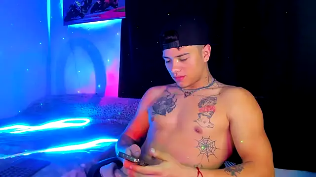 Snapshot of Dominic_Biker__ chatting on December 4, 2024, 3:42 am Dominic Biker online show from December 4, 2024, 3:42 am