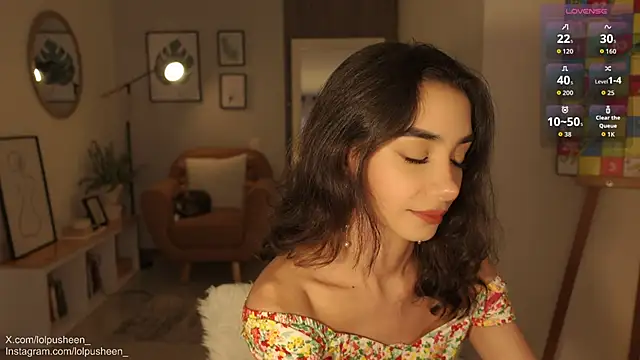 Snapshot of JulietteDee chatting on November 5, 2025, 10:13 pm JulietteDee online show from November 5, 2025, 10:13 pm