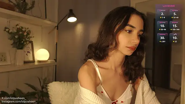 Snapshot of JulietteDee chatting on November 20, 2025, 10:31 pm JulietteDee online show from November 20, 2025, 10:31 pm