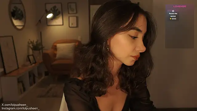 Snapshot of JulietteDee chatting on November 25, 2025, 10:10 pm JulietteDee online show from November 25, 2025, 10:10 pm