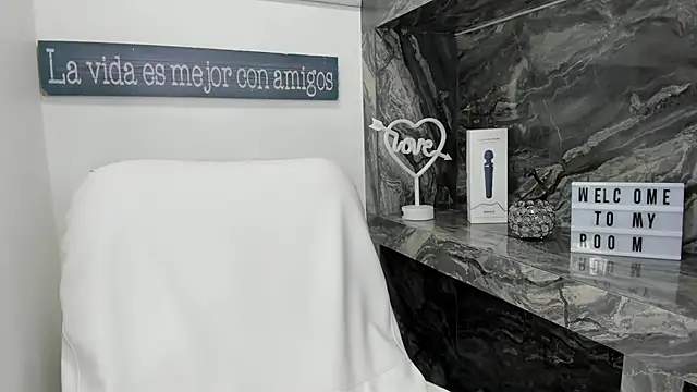 miss danika online show from November 12, 2025, 11:03 am