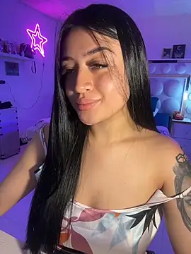 lucianaroy online show from May 28, 2026, 4:35 pm