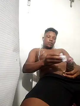 hugo3918  online show from January 9, 2026, 2:51 am