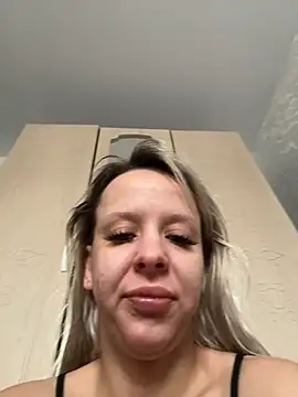 LikaCat online show from December 23, 2025, 3:50 am