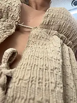 LikaCat online show from April 1, 2026, 2:02 am