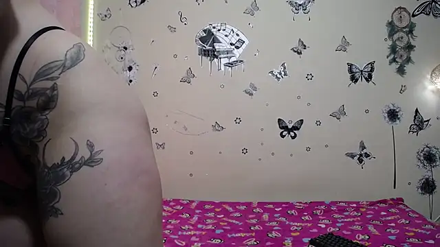 Nicolle-sky online show from November 8, 2025, 5:16 pm