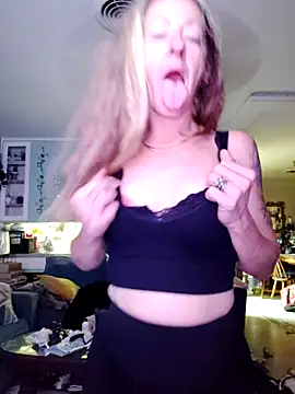 Snapshot of DanyThrash chatting on January 18, 2026, 11:46 am DanyThrash online show from January 18, 2026, 11:46 am