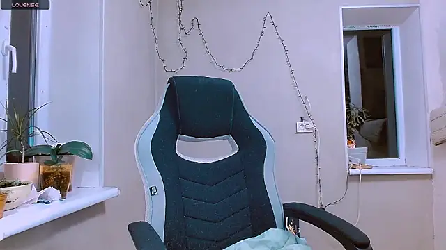 RosaJil online show from November 30, 2025, 5:58 pm