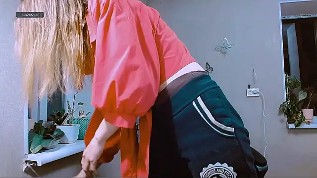 RosaJil online show from March 15, 2026, 5:53 pm