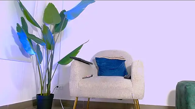 Snapshot of Sara_ow chatting on May 21, 2026, 7:22 pm Sara ow online show from May 21, 2026, 7:22 pm