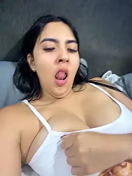 MarianaBenz online show from June 4, 2026, 1:10 am