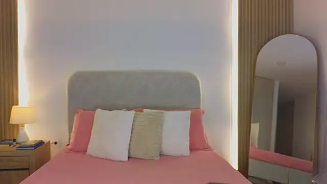 KristennBlue online show from April 20, 2026, 1:13 pm