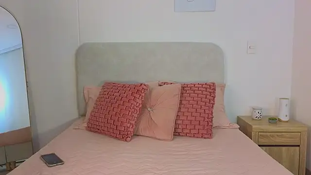 KristennBlue online show from December 19, 2025, 11:34 am