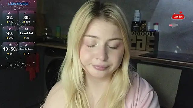 Snapshot of shy_blondiee chatting on May 28, 2026, 10:04 pm shy blondiee online show from May 28, 2026, 10:04 pm