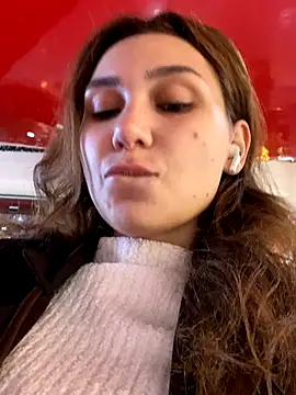 QuitieLia online show from November 29, 2025, 8:25 am