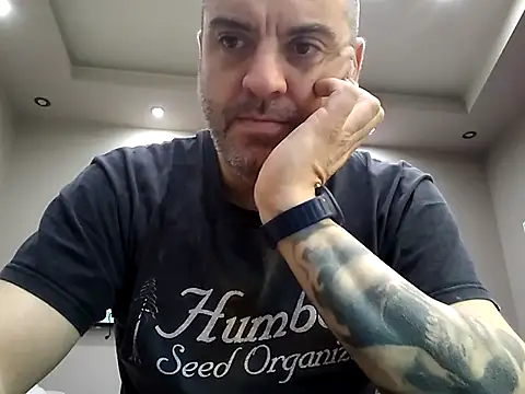 Snapshot of LSD669 chatting on December 3, 2024, 6:32 am LSD669 online show from December 3, 2024, 6:32 am