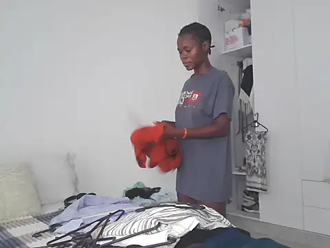 Snapshot of petiteebony_81 chatting on October 24, 2025, 5:06 am petiteebony 81 online show from October 24, 2025, 5:06 am