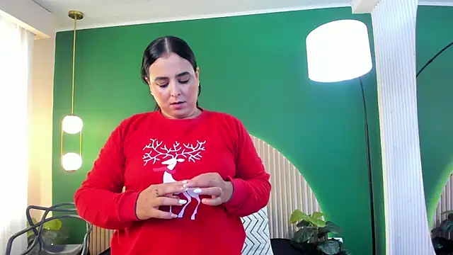 taylor bennet online show from December 16, 2025, 11:47 am