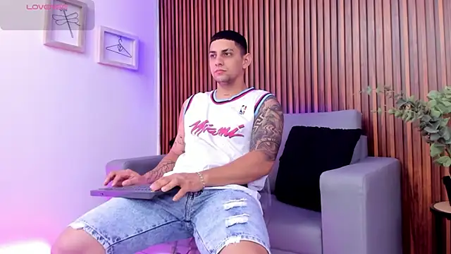 Alex cute77 online show from April 10, 2026, 1:07 pm