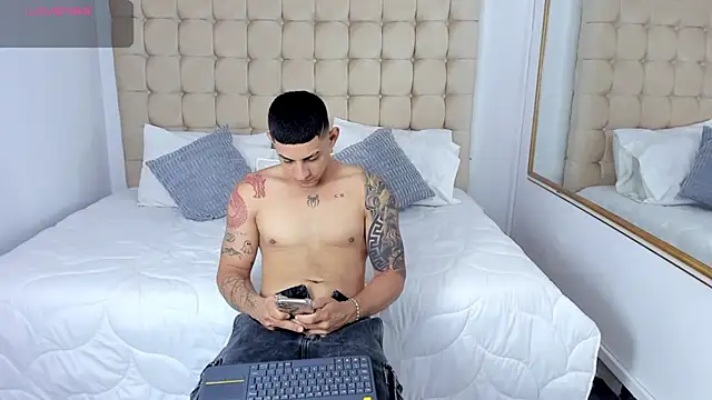 Alex cute77 online show from November 20, 2025, 12:28 pm