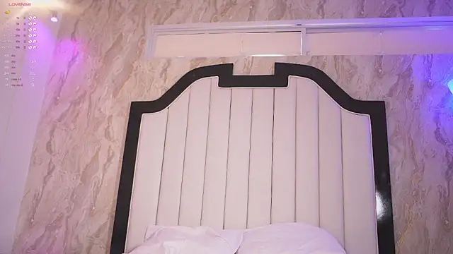 mia colin1  online show from November 14, 2025, 8:23 pm