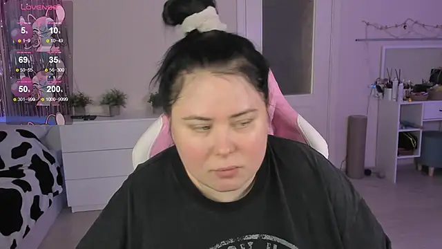 Akemi BBW online show from May 20, 2026, 9:17 am