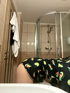 freiiaflower online show from October 11, 2025, 5:25 pm