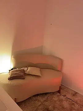 anniesweet02 online show from April 21, 2026, 11:33 pm