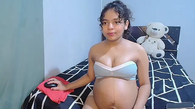 Winnifer Gonzal online show from October 7, 2025, 3:07 am