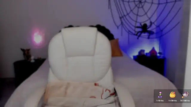 Snapshot of emilydolshe2 chatting on October 31, 2025, 2:24 pm emilydolshe2 online show from October 31, 2025, 2:24 pm