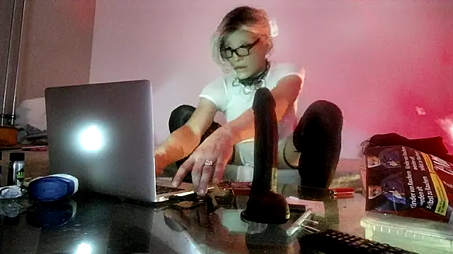 Snapshot of CharlotteVixxens chatting on February 8, 2025, 11:13 pm CharlotteVixxens online show from February 8, 2025, 11:13 pm