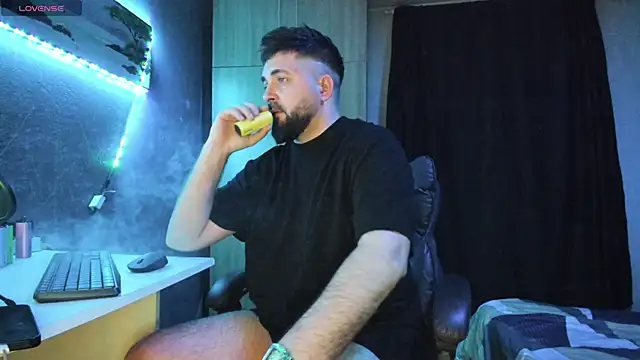 Snapshot of Eduu2322 chatting on March 6, 2025, 10:47 pm Eduu2322 online show from March 6, 2025, 10:47 pm