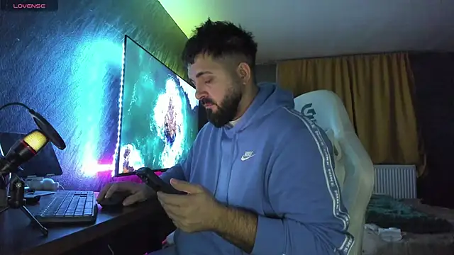 Snapshot of Eduu2322 chatting on December 22, 2025, 9:37 pm Eduu2322 online show from December 22, 2025, 9:37 pm