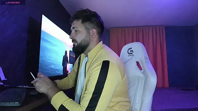 Snapshot of Eduu2322 chatting on October 6, 2025, 8:20 pm Eduu2322 online show from October 6, 2025, 8:20 pm