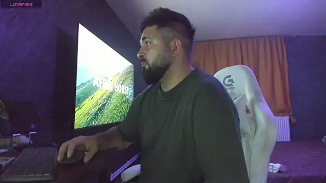 Snapshot of Eduu2322 chatting on November 7, 2025, 10:03 pm Eduu2322 online show from November 7, 2025, 10:03 pm