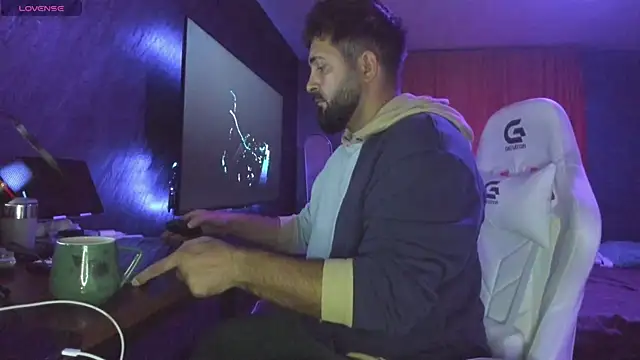 Snapshot of Eduu2322 chatting on October 7, 2025, 7:26 pm Eduu2322 online show from October 7, 2025, 7:26 pm