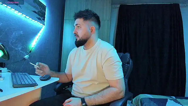 Snapshot of Eduu2322 chatting on February 8, 2025, 10:19 pm Eduu2322 online show from February 8, 2025, 10:19 pm