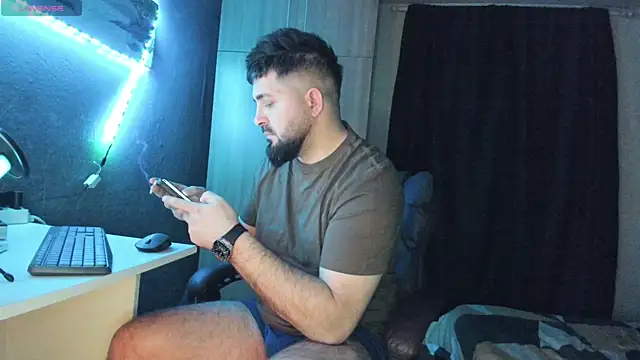 Snapshot of Eduu2322 chatting on February 9, 2025, 10:00 pm Eduu2322 online show from February 9, 2025, 10:00 pm