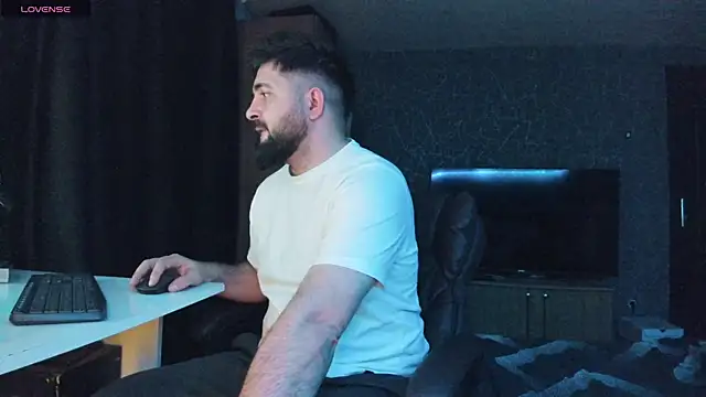 Snapshot of Eduu2322 chatting on January 14, 2025, 10:34 pm Eduu2322 online show from January 14, 2025, 10:34 pm