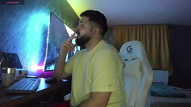 Snapshot of Eduu2322 chatting on January 7, 2026, 10:26 pm Eduu2322 online show from January 7, 2026, 10:26 pm