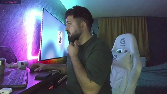 Snapshot of Eduu2322 chatting on February 4, 2026, 10:38 pm Eduu2322 online show from February 4, 2026, 10:38 pm