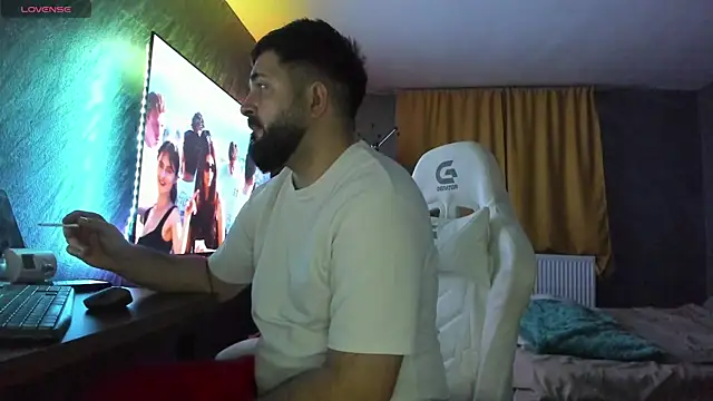 Snapshot of Eduu2322 chatting on January 9, 2026, 11:11 pm Eduu2322 online show from January 9, 2026, 11:11 pm