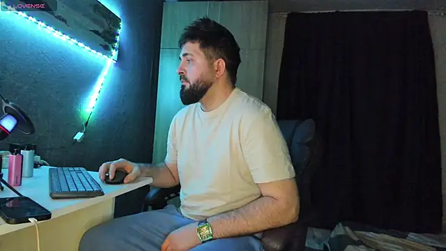 Snapshot of Eduu2322 chatting on March 3, 2025, 10:42 pm Eduu2322 online show from March 3, 2025, 10:42 pm