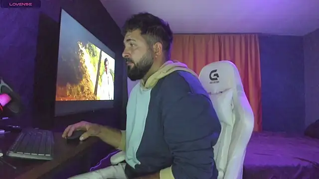 Snapshot of Eduu2322 chatting on October 3, 2025, 9:16 pm Eduu2322 online show from October 3, 2025, 9:16 pm