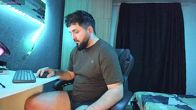 Snapshot of Eduu2322 chatting on February 4, 2025, 11:16 pm Eduu2322 online show from February 4, 2025, 11:16 pm